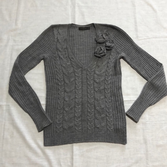 The Limited Gray sweater medium - Picture 1 of 10
